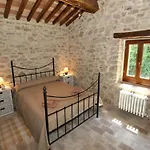 House Overlooking Near Tuscany Casella (Umbria)