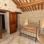 House Overlooking Near Tuscany Hébergement de vacances