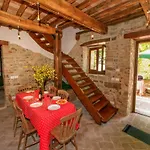 House Overlooking Near Tuscany Hébergement de vacances Casella (Umbria)