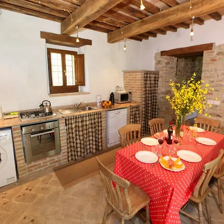 House Overlooking Near Tuscany Feriehus