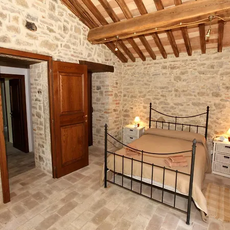 House Overlooking Near Tuscany Feriehus