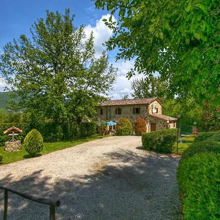 House Overlooking Near Tuscany בית נופש *
