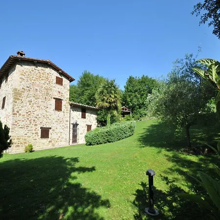 בית נופש House Overlooking Near Tuscany
