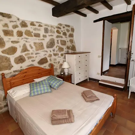 House Overlooking Near Tuscany Casella (Umbria)